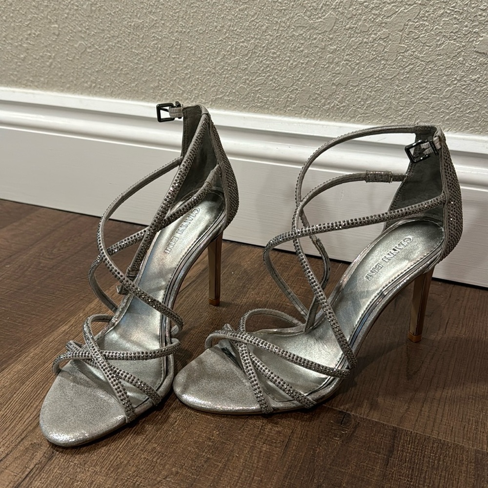Gianni Bini silver heel